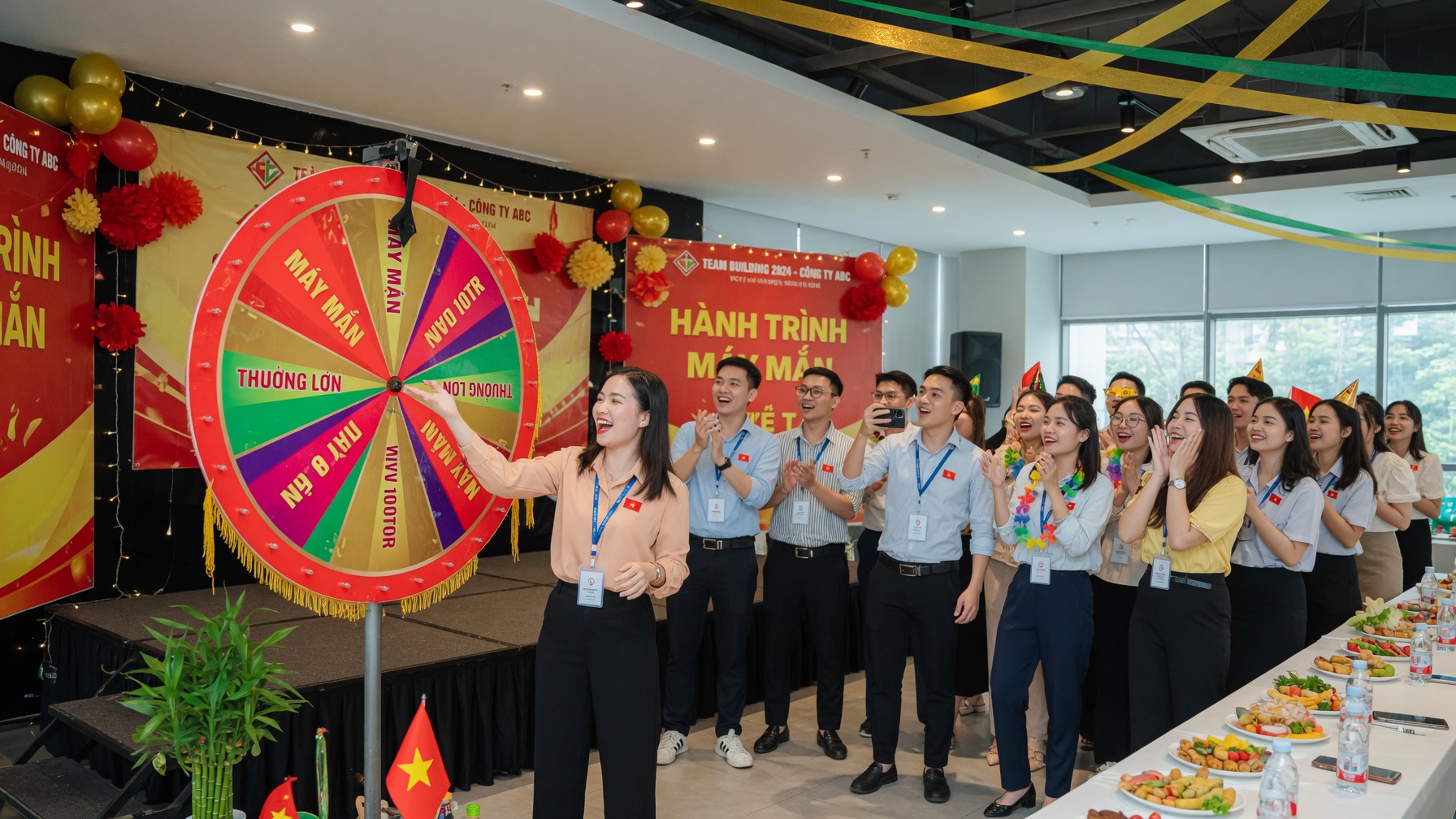 Sự kiện team building công ty với vòng quay may mắn